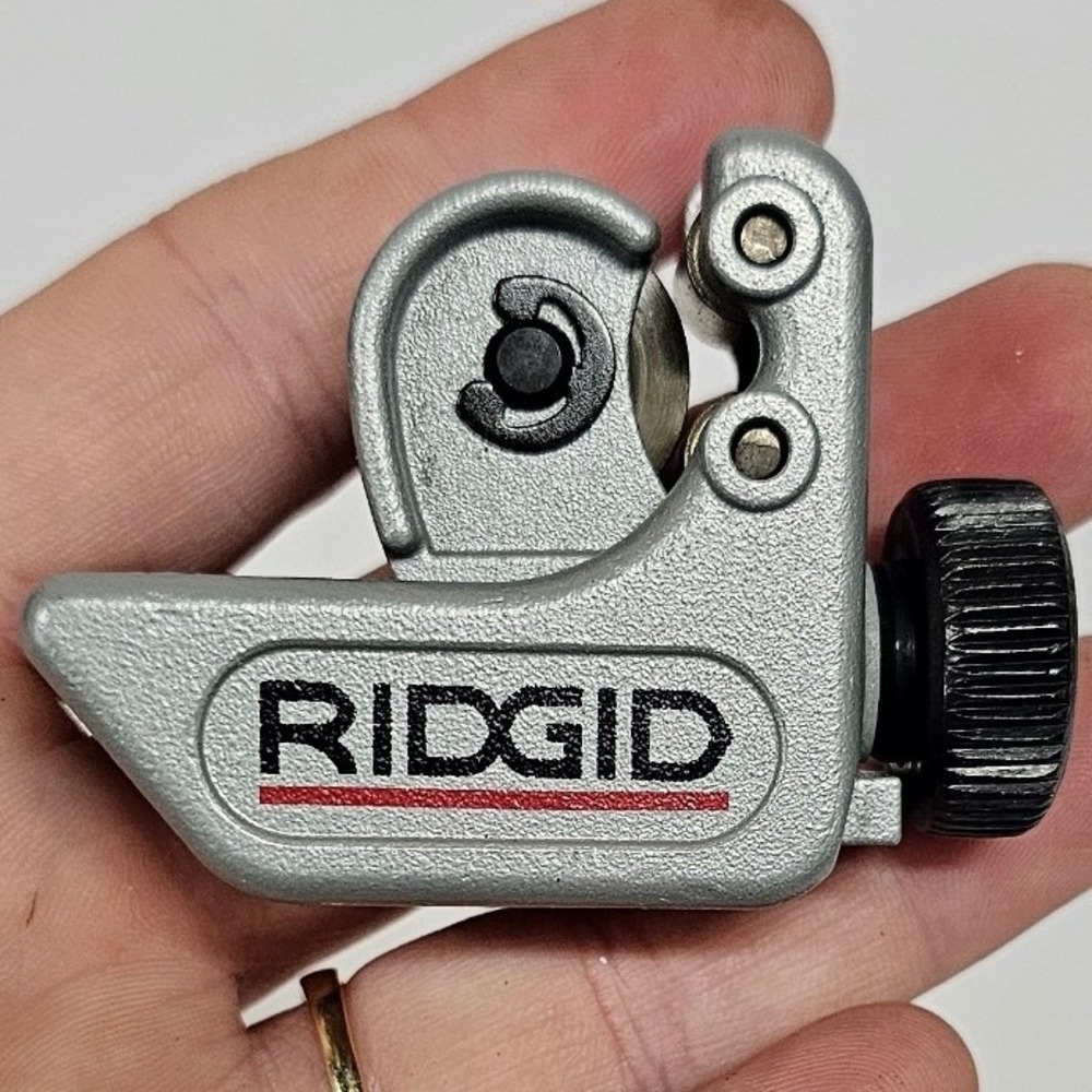 Ridgid 104 Close Quarters Tubing Cutter 3/16 to 15/16 OD 32985 Plumbing Tool